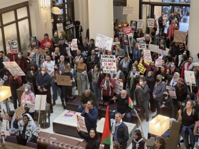 Jewish Voice for Peace-Detroit activists and allies swarmed the offices of Michigan Senators Stabenow and Peters on October 25, demanding ceasefire in Israel's war on Gaza. (photo: Barbara Barefield)